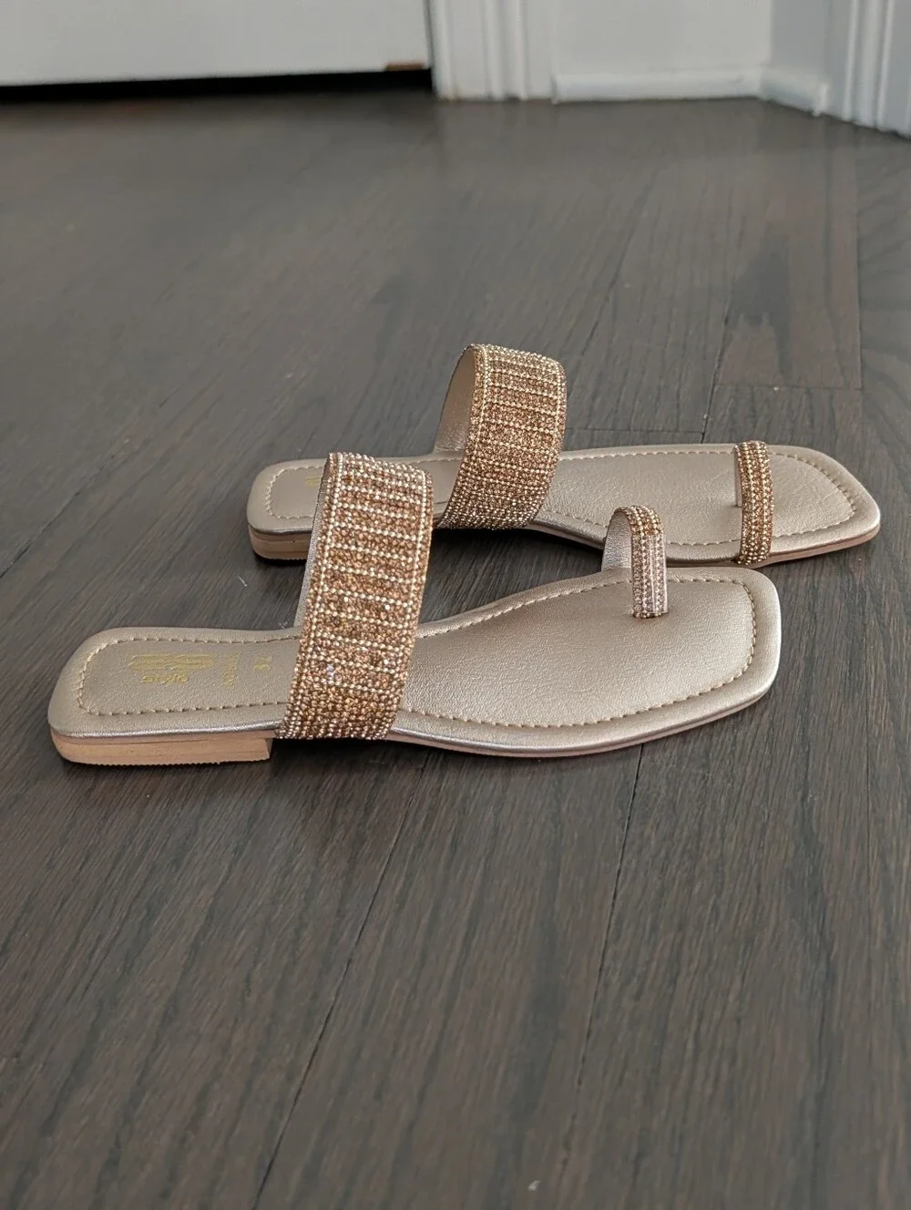 Stylo Girls Gold Rhinestone Embellished Toe Loop Sandals Size 32 / US 1 1.5